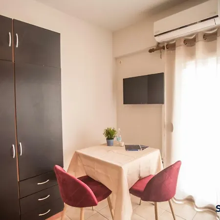 Explore Greece From Cozy City Centre Apartment
